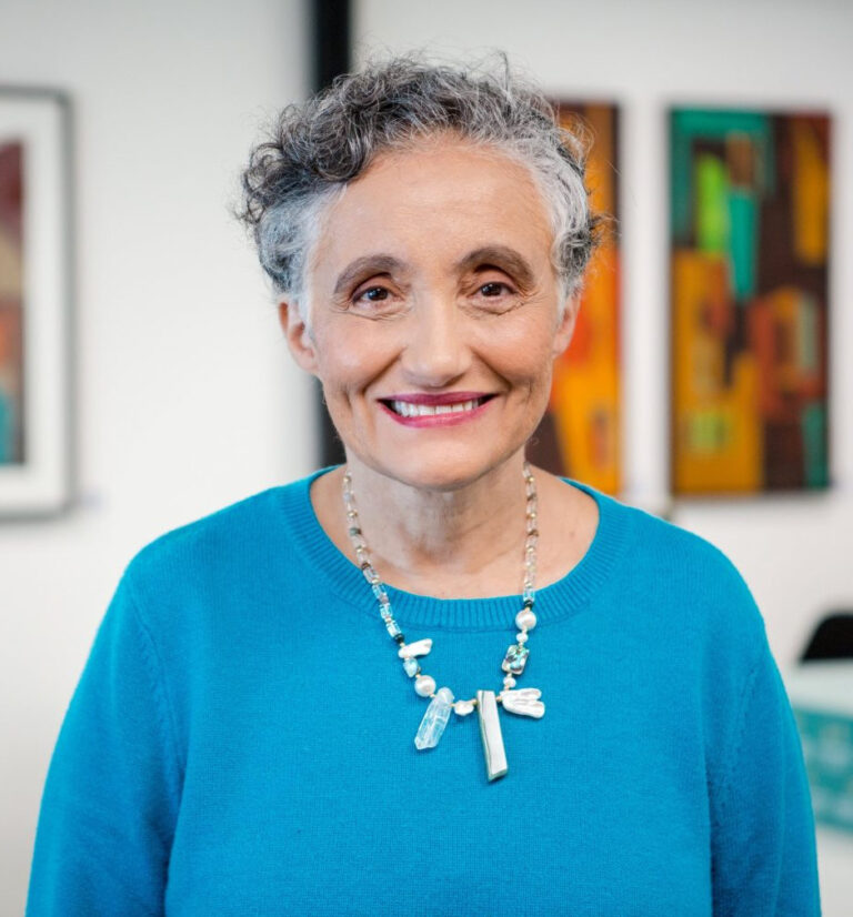 Retrato da pesquisadora Ester Sabino